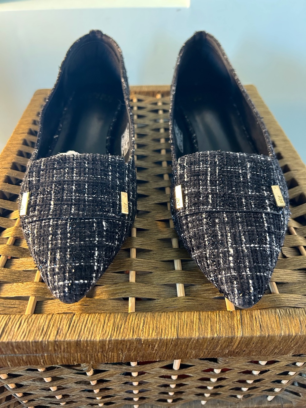 Jones New York Black Tweed Pointed-Toe Quesheen Flats Gold Accents 9M Dress Up